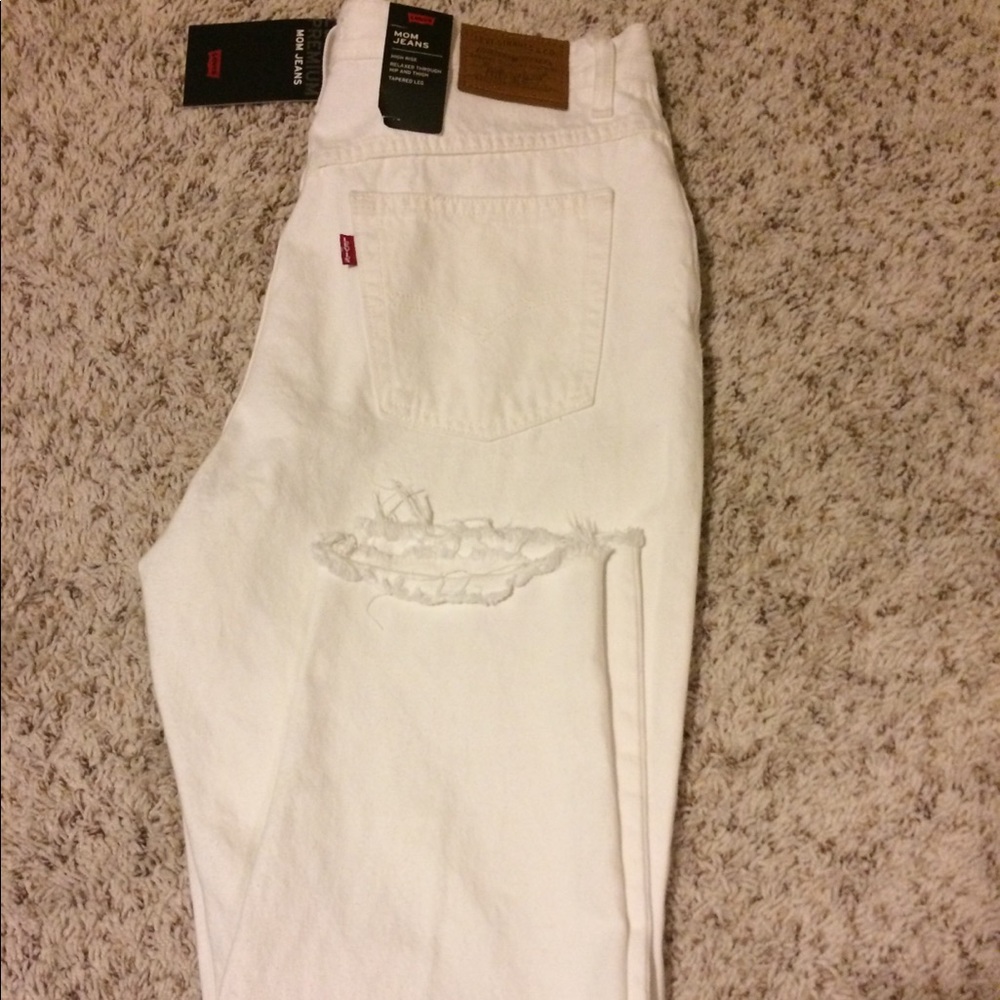 Levi’s premium Distressed mom jeans